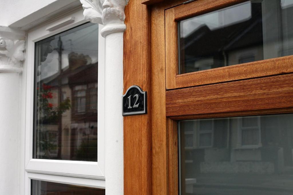 London Malvern Road Rooms To Let Exterior photo